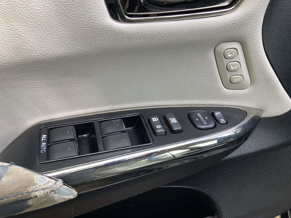 Used 2014 Toyota Avalon XLE Touring FWD image 11
