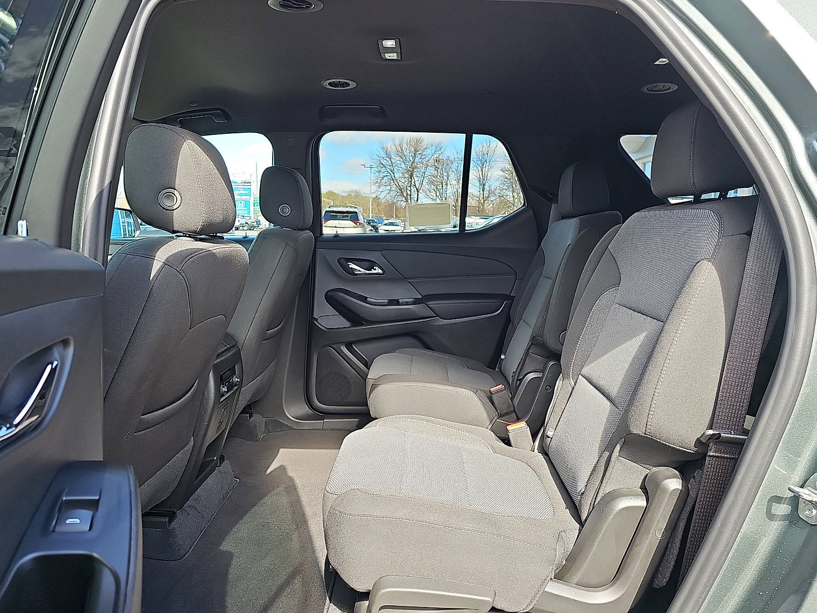 Used 2023 Chevrolet Traverse LT w/ Rear Camera Mirror Package image 12