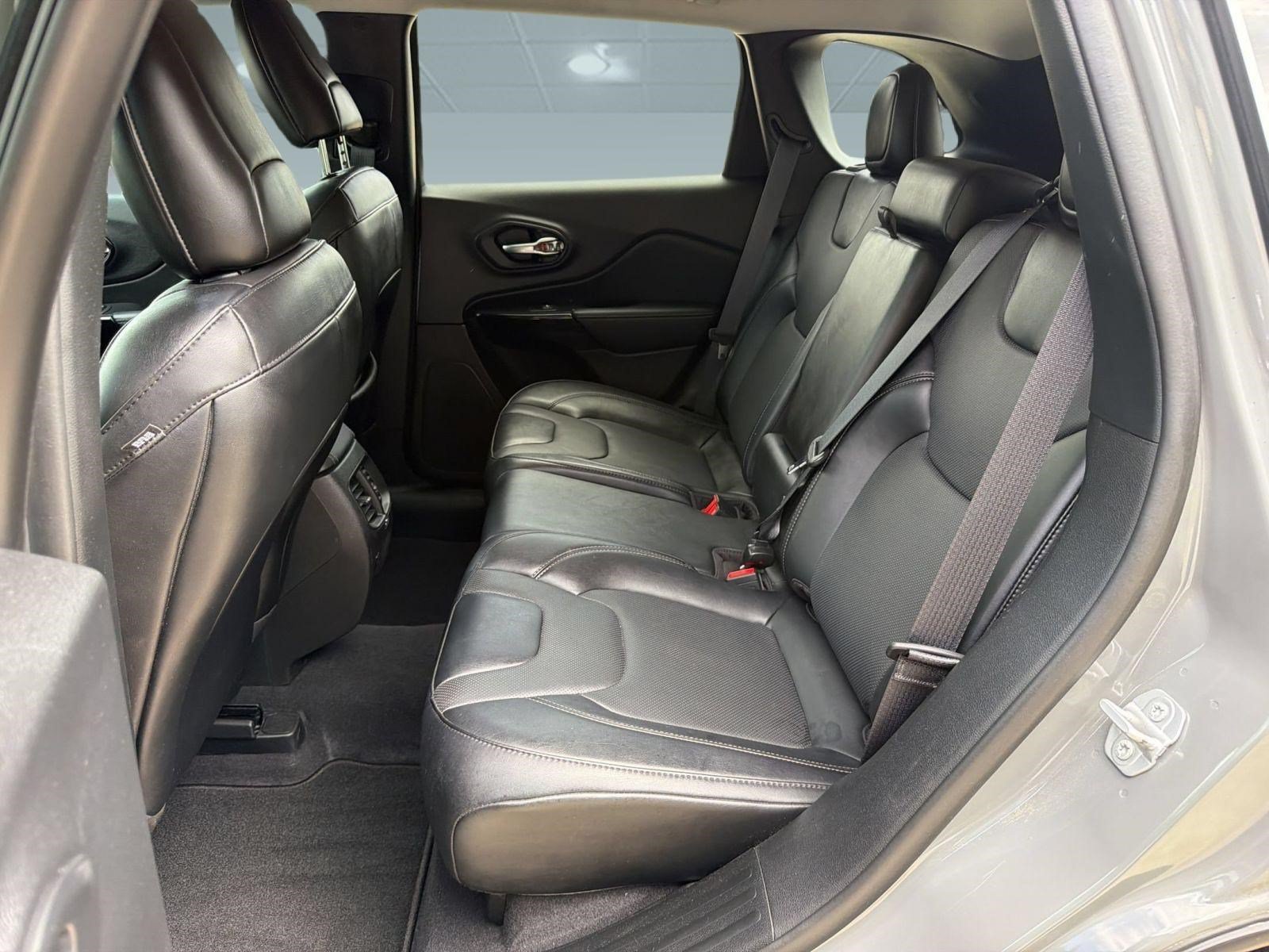 Used 2023 Jeep Cherokee Altitude Lux AWD/4WD image 15