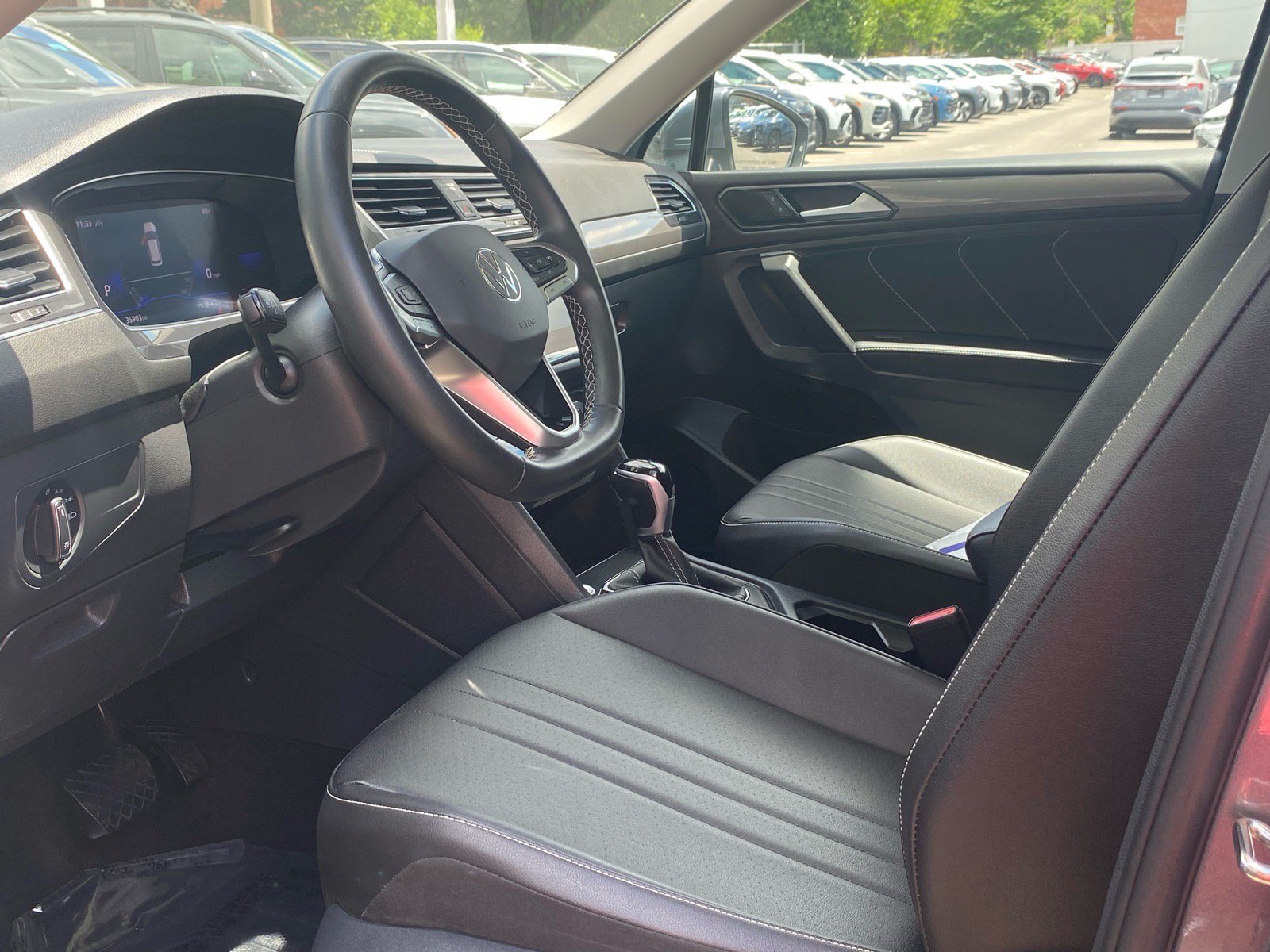 Certified 2022 Volkswagen Tiguan SE w/ Panoramic Sunroof Package AWD/4WD image 11