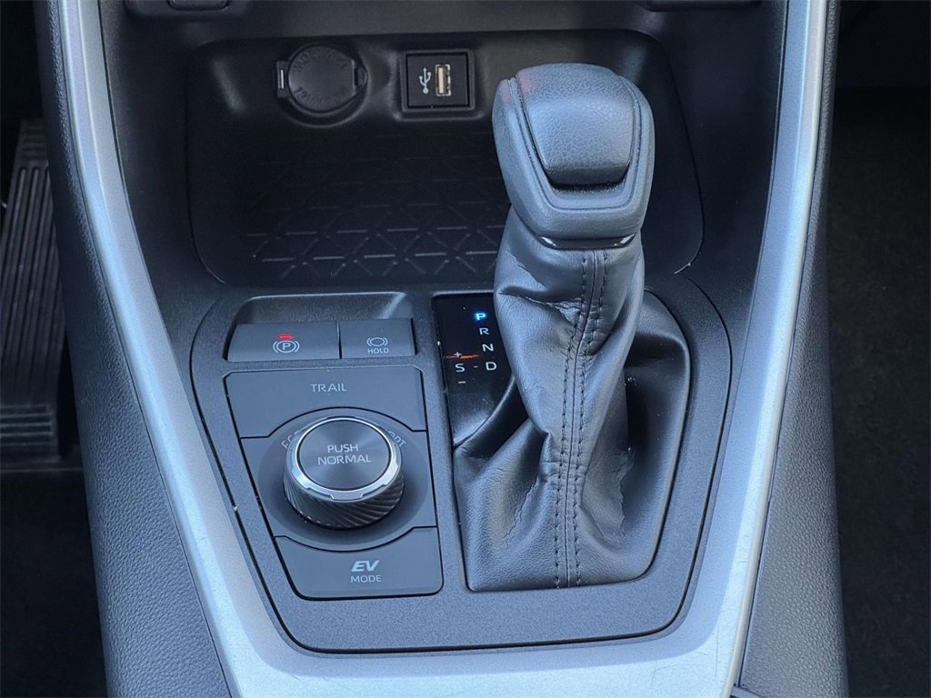 Used 2025 Toyota RAV4 XLE image 6