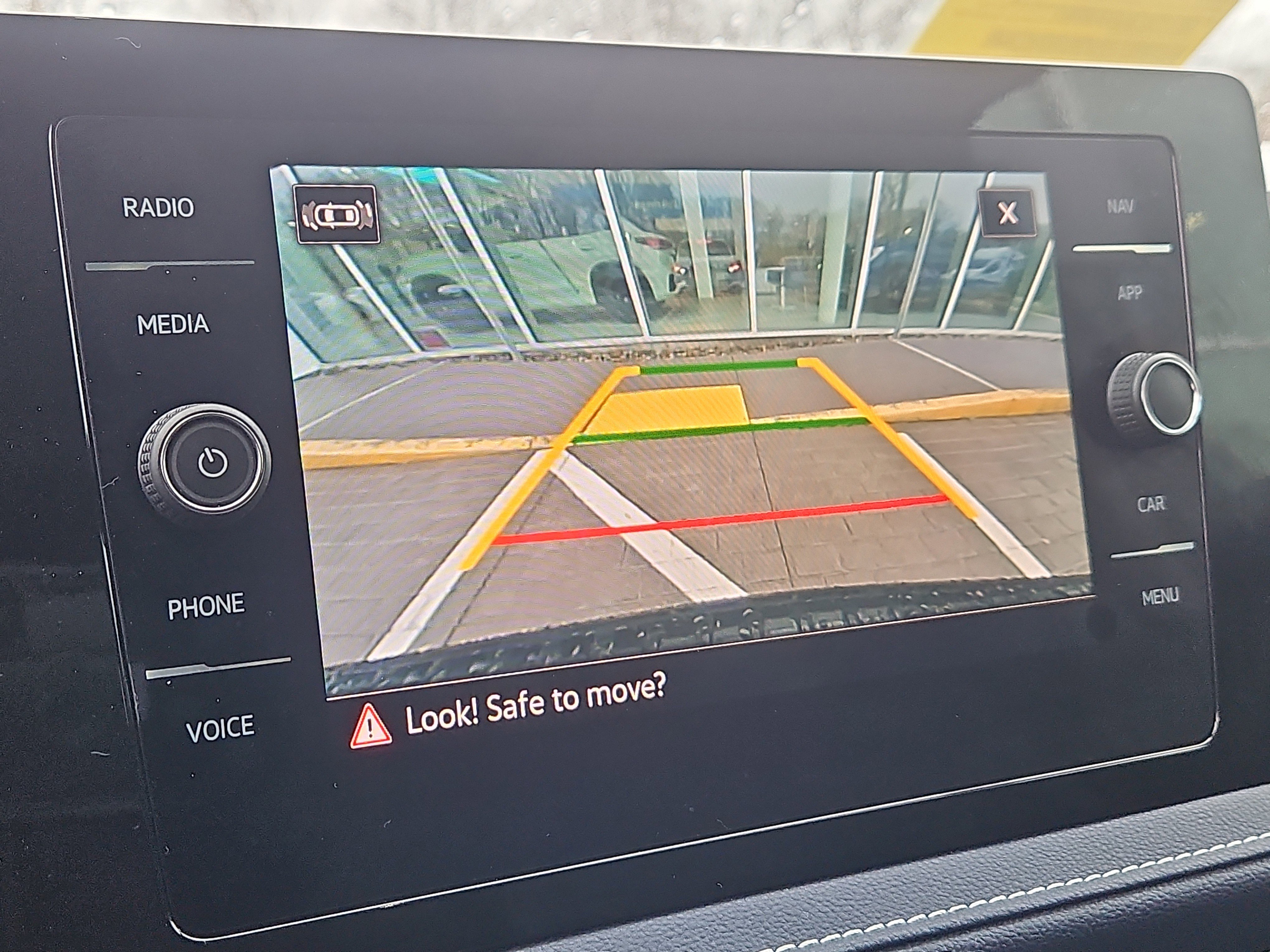 Used 2025 Volkswagen Taos SEL image 9