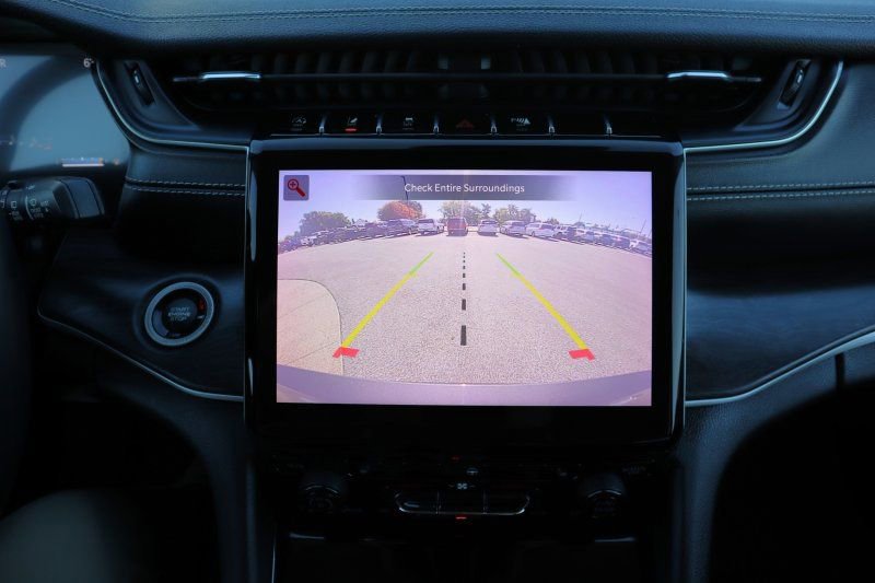 Used 2022 Jeep Grand Cherokee L Limited image 13