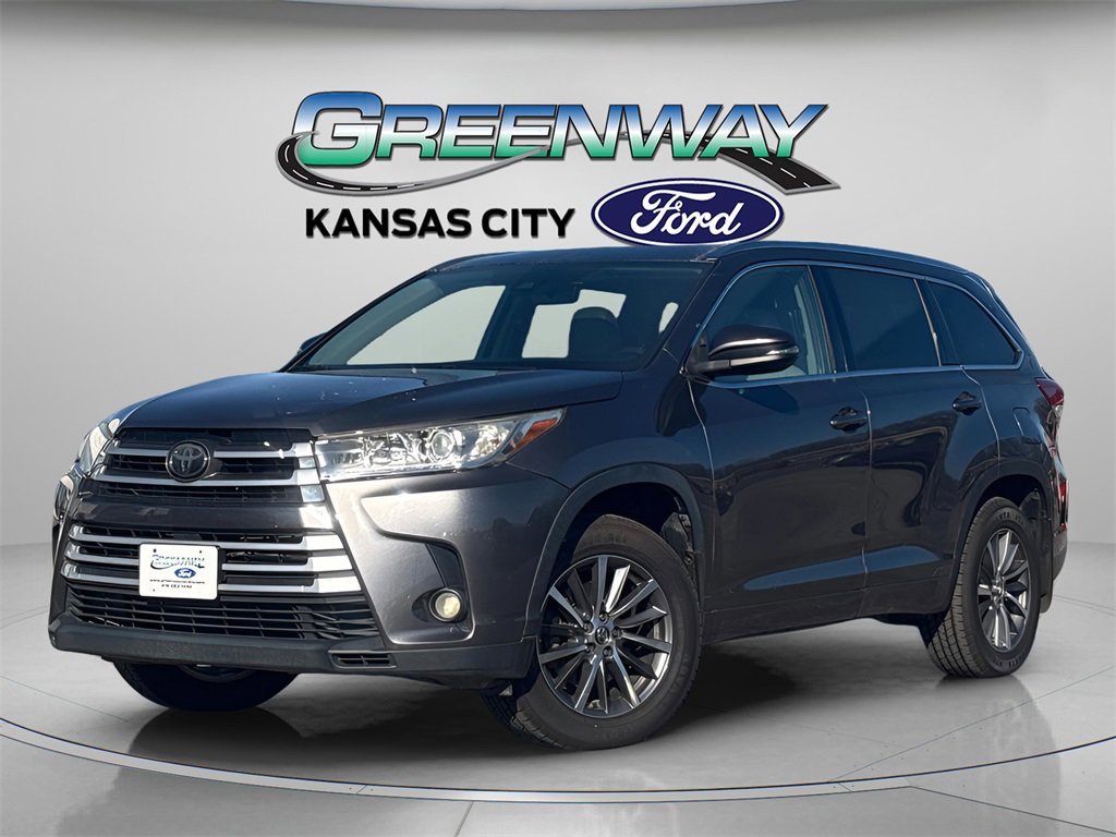 Used 2018 Toyota Highlander XLE image 3