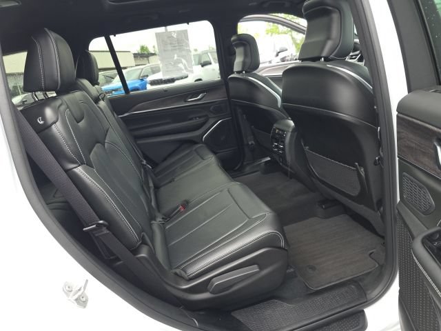 Used 2025 Jeep Grand Cherokee L Overland w/ Advanced Protech Group III AWD/4WD image 52