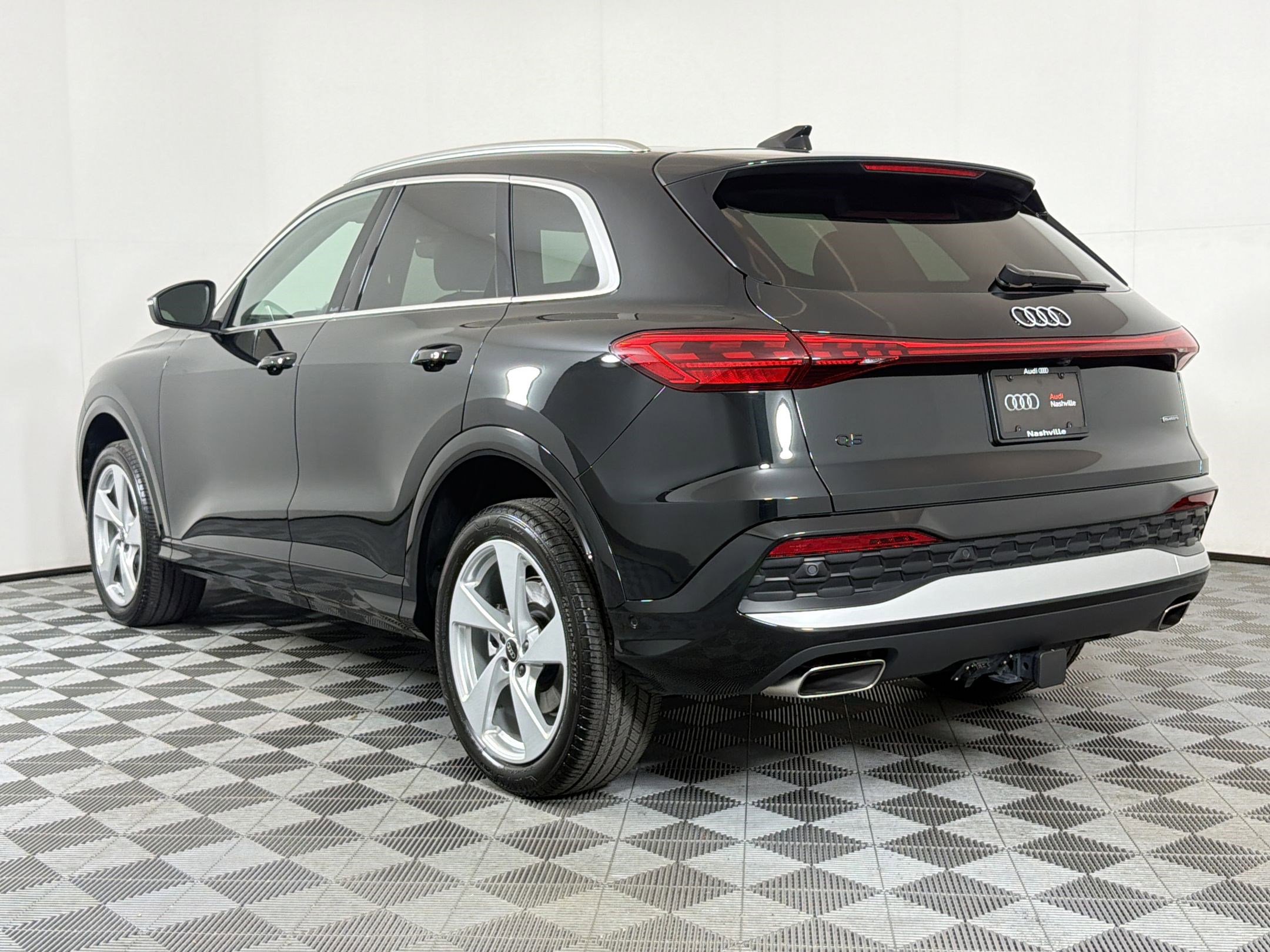 Used 2025 Audi Q5 Premium Plus w/ Premium Plus image 3