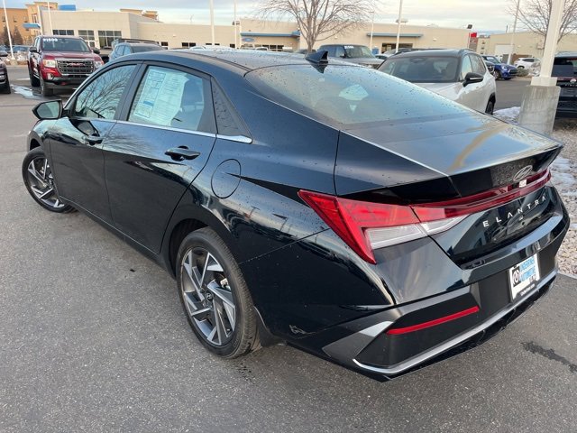 Used 2024 Hyundai Elantra SEL w/ Convenience Package image 3