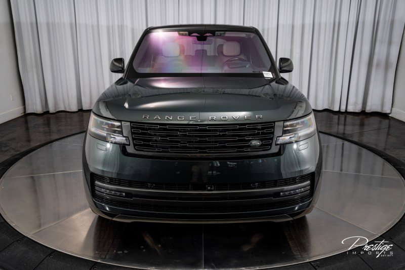 Used 2023 Land Rover Range Rover SE image 3