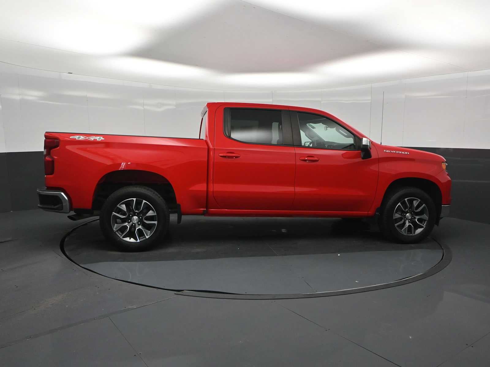 Used 2023 Chevrolet Silverado 1500 LT AWD/4WD image 9
