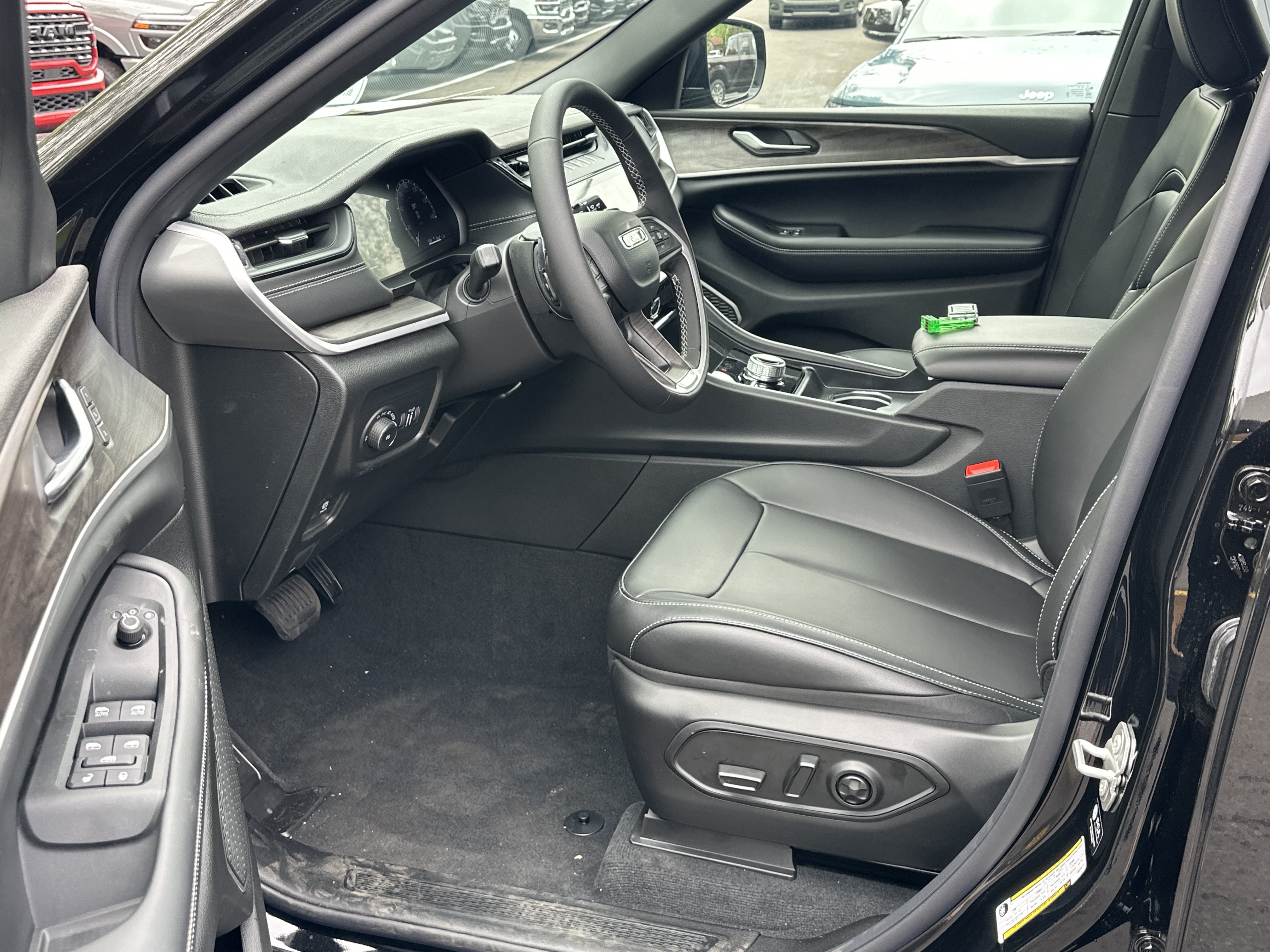 New 2026 Jeep Grand Cherokee L Limited w/ Limited Altitude Package AWD/4WD image 26