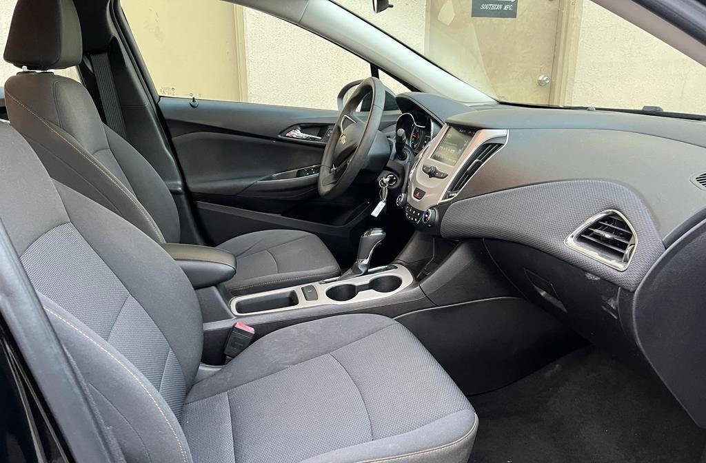 Used 2018 Chevrolet Cruze LS FWD image 19