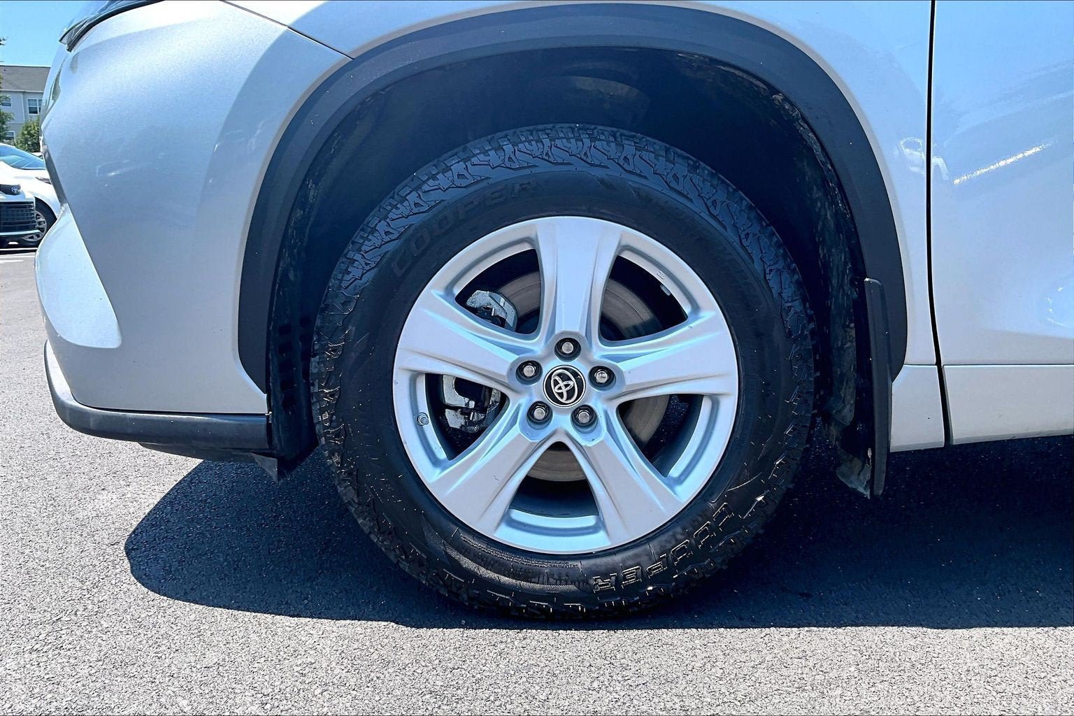 Used 2021 Toyota Highlander L AWD/4WD image 8