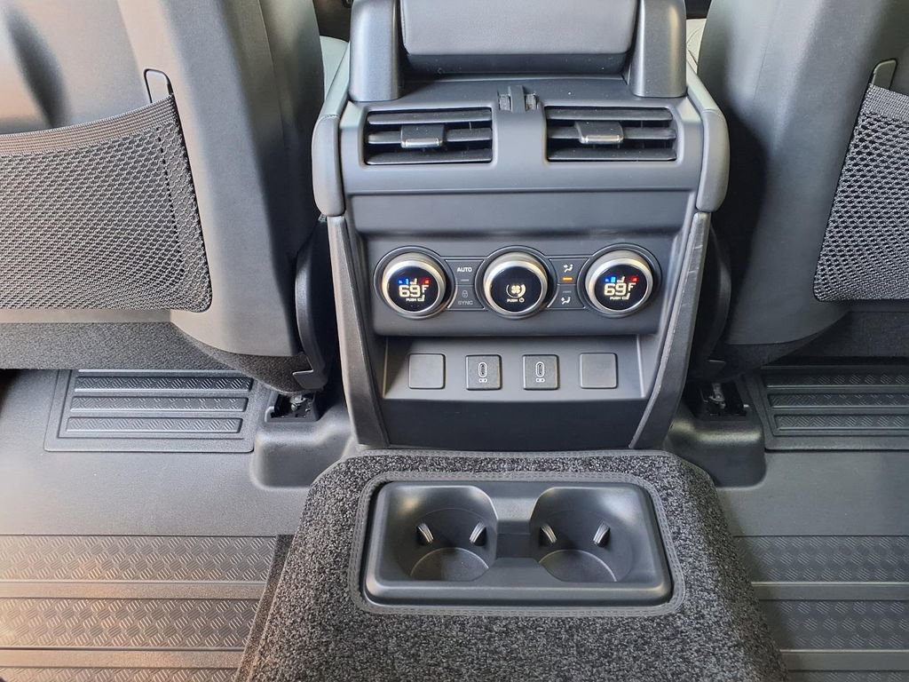 New 2026 Land Rover Defender 130 X-Dynamic SE AWD/4WD image 26