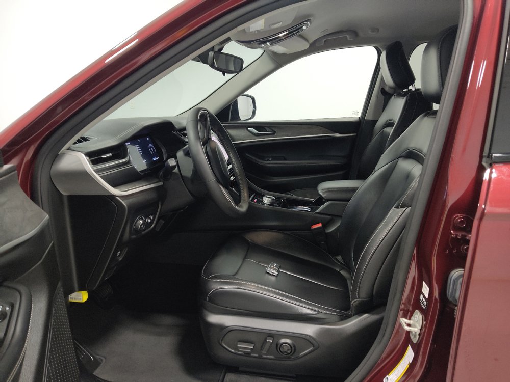 Used 2023 Jeep Grand Cherokee Limited AWD/4WD image 17