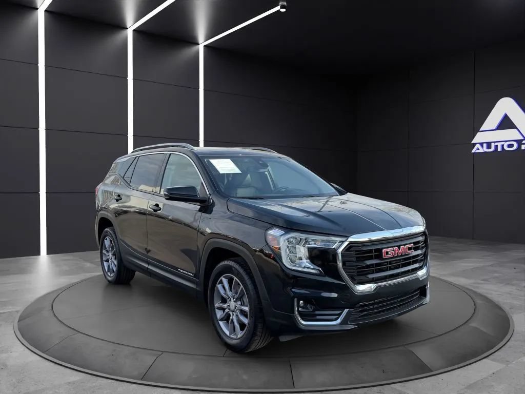 Used 2023 GMC Terrain SLT AWD/4WD image 3