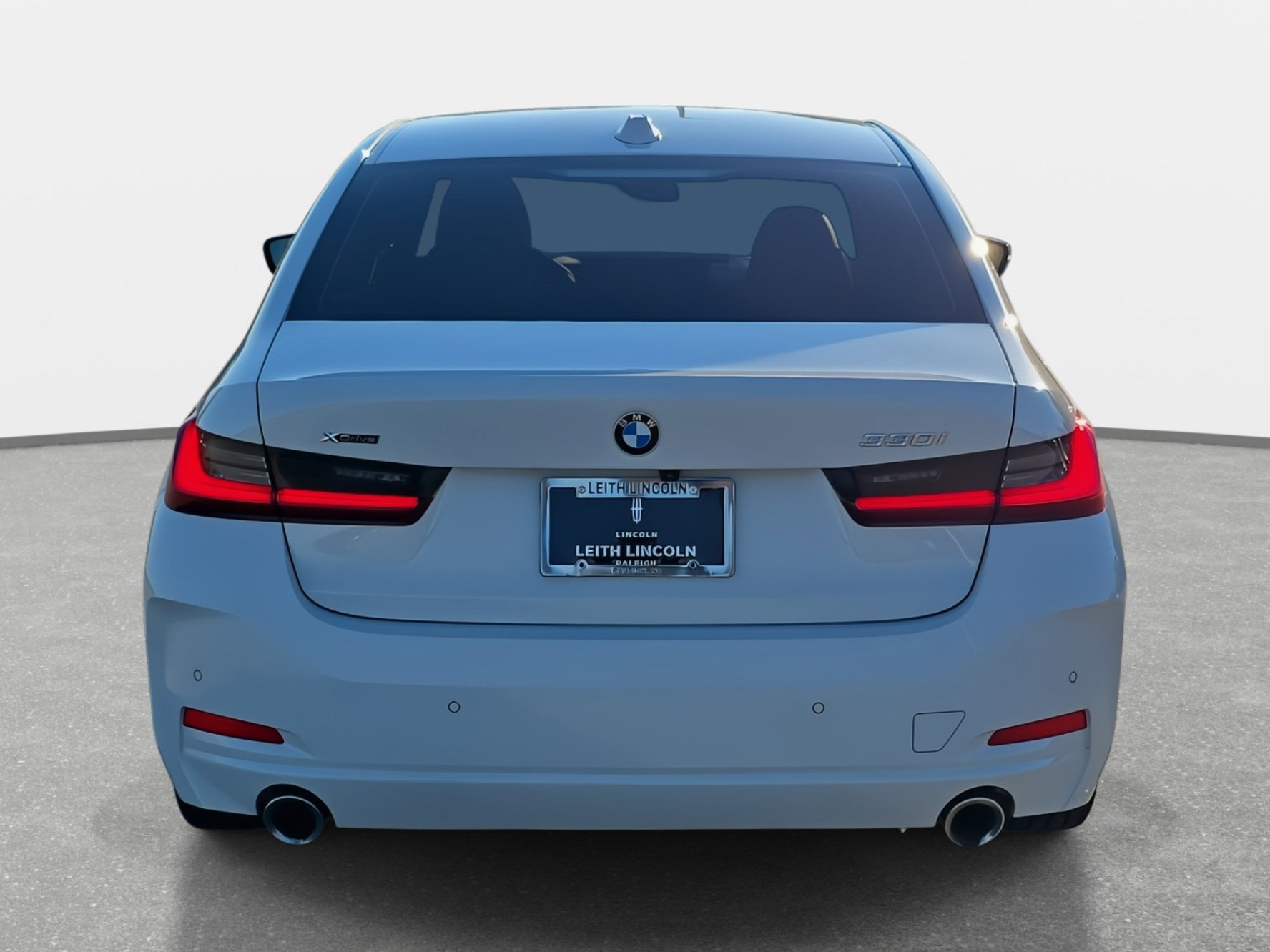 Used 2023 BMW 330i xDrive Sedan w/ Premium Package image 6