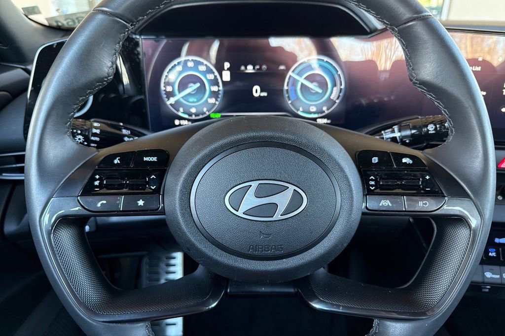 Used 2025 Hyundai Elantra SEL image 21