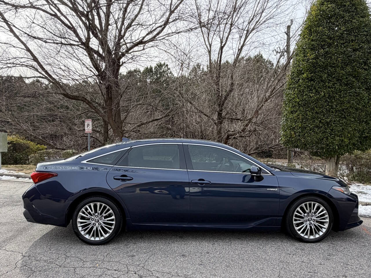 Used 2019 Toyota Avalon Limited image 13