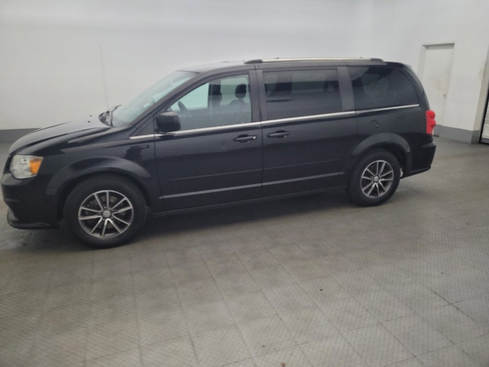Used 2017 Dodge Grand Caravan SXT image 2