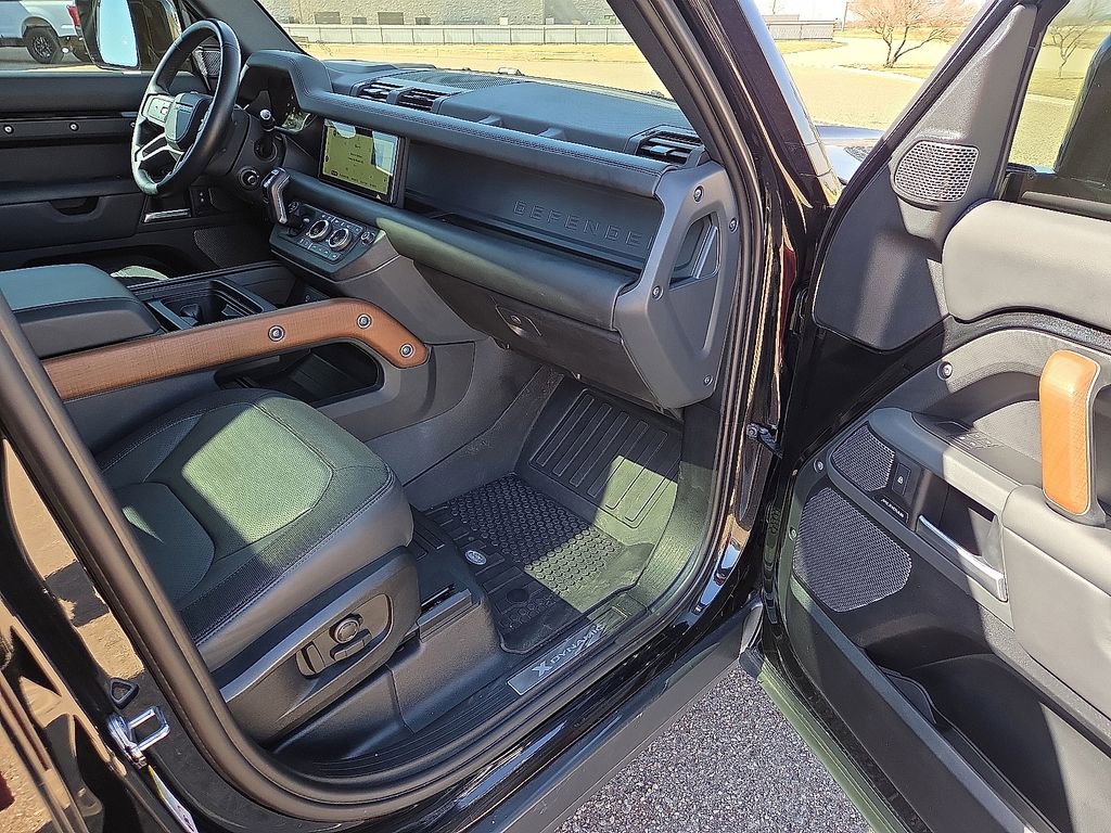 Used 2024 Land Rover Defender 110 X-Dynamic SE image 10