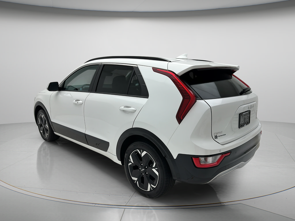 Used 2024 Kia Niro Wind w/ Wind Preserve Package FWD image 7