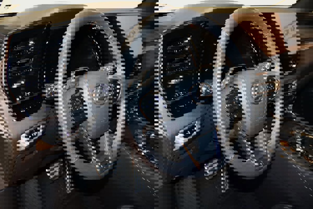 Used 2023 Lexus RX 500h F Sport image 36