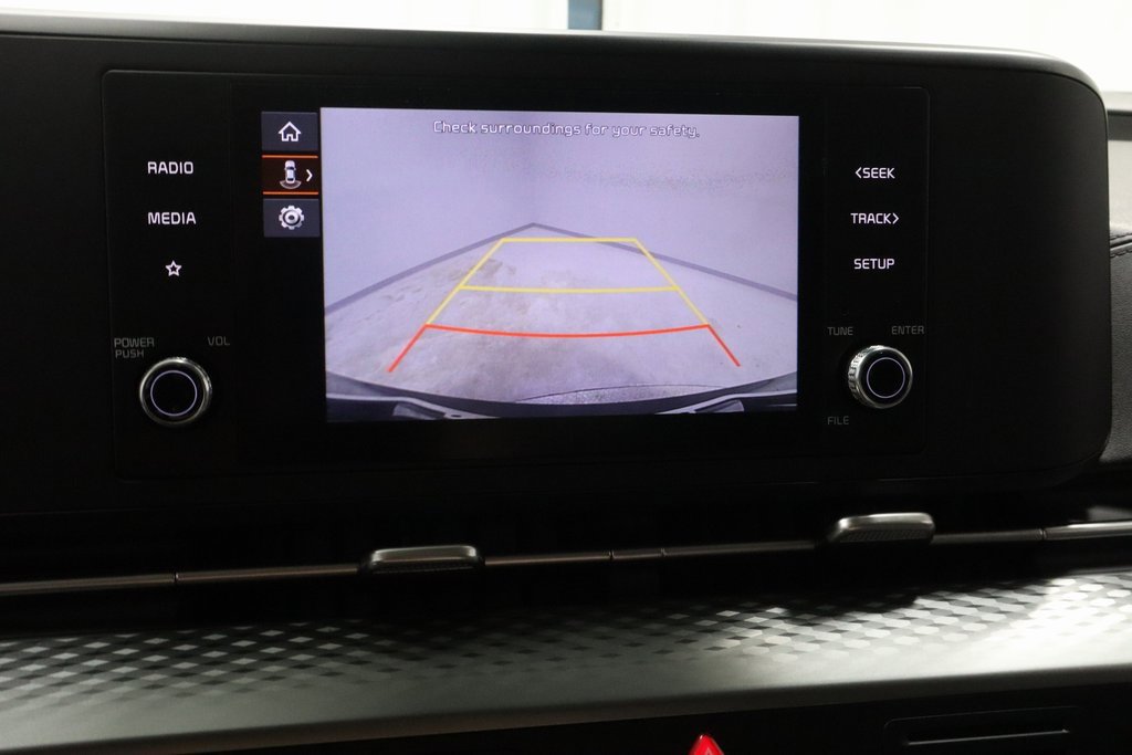 Used 2024 Kia Carnival LX image 3