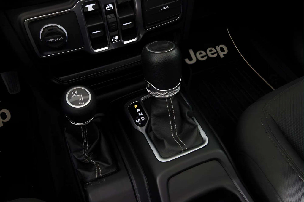 Used 2021 Jeep Wrangler Unlimited Sahara AWD/4WD image 13