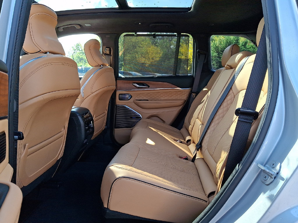 Certified 2025 Jeep Grand Cherokee Summit AWD/4WD image 10