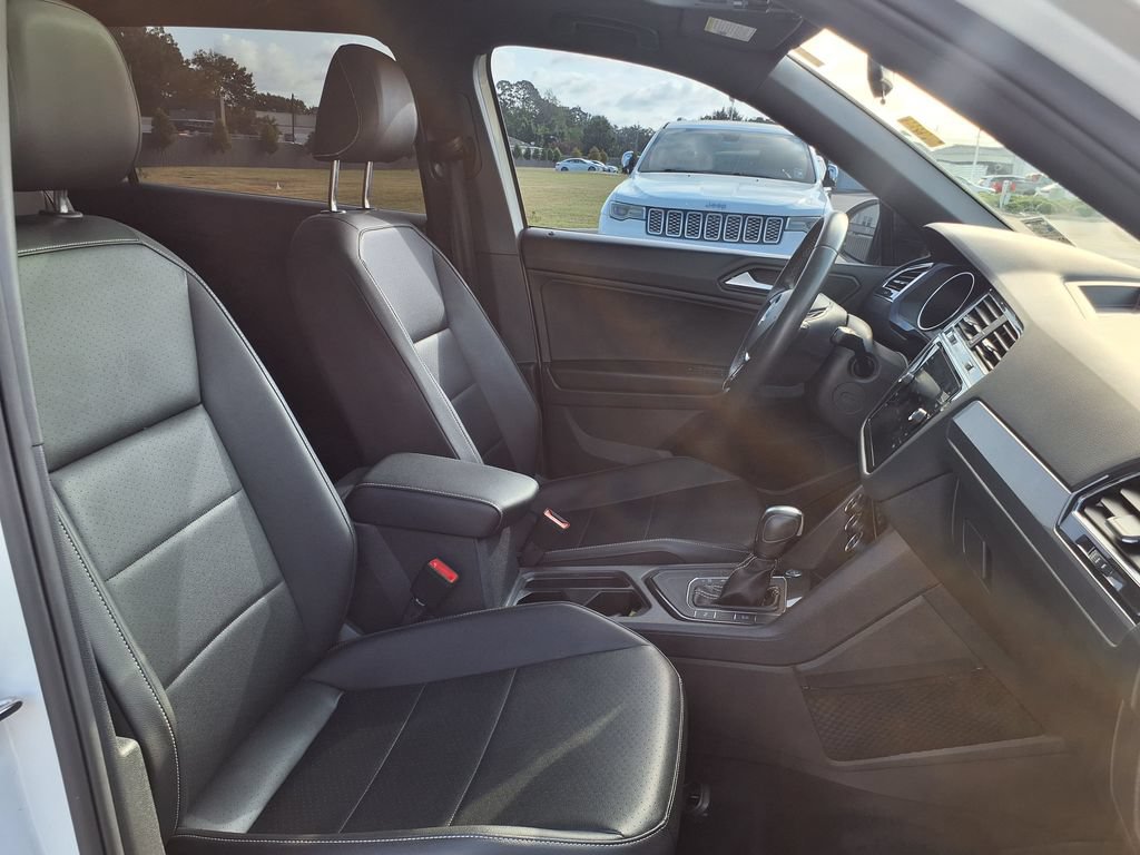 Used 2021 Volkswagen Tiguan SE R-Line FWD image 25