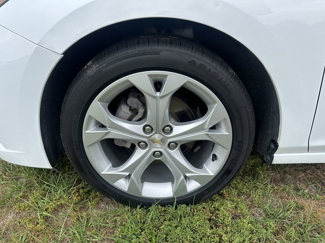 Used 2018 Chevrolet Cruze Premier FWD image 16