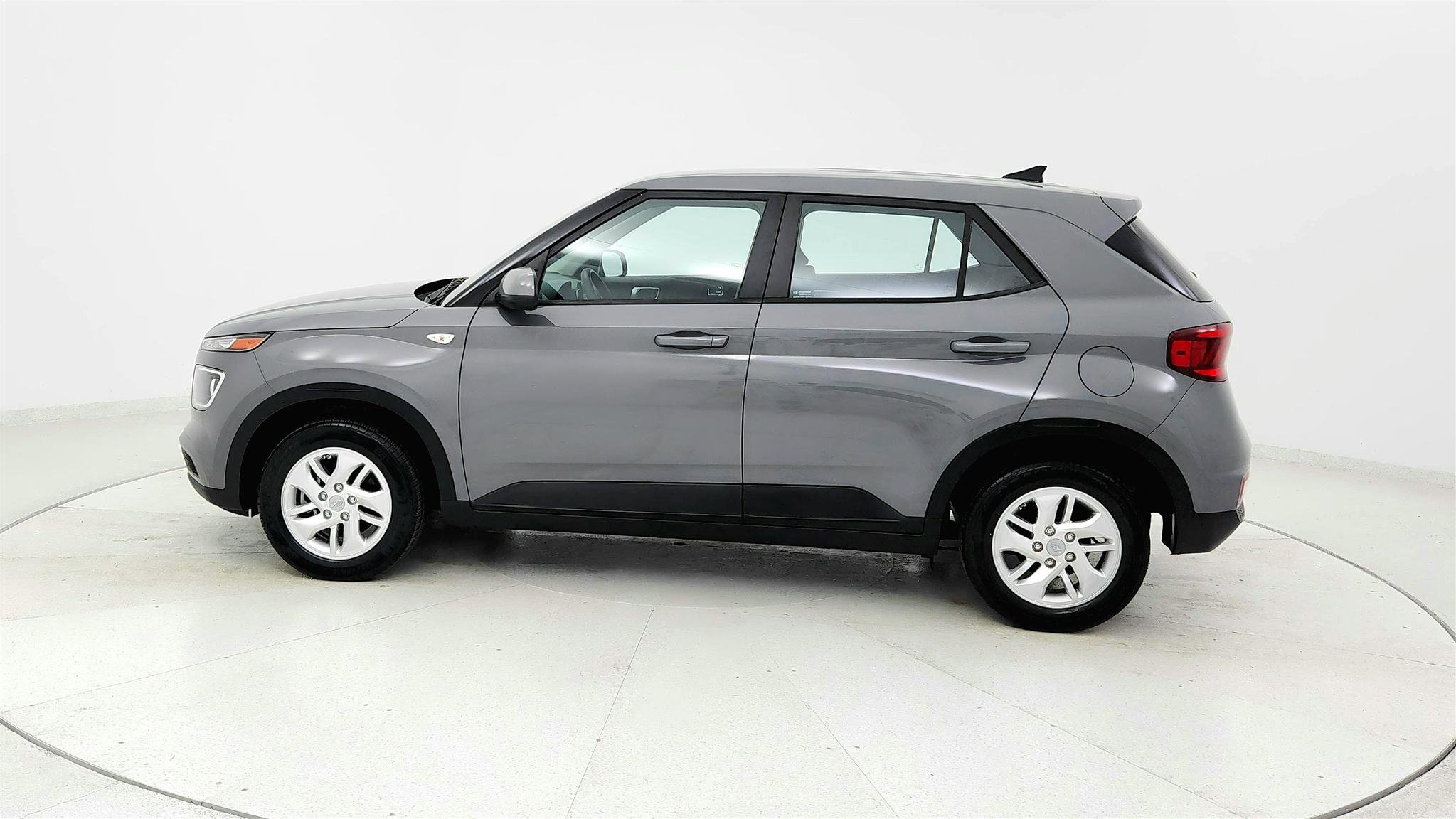 Used 2021 Hyundai Venue SE FWD image 2