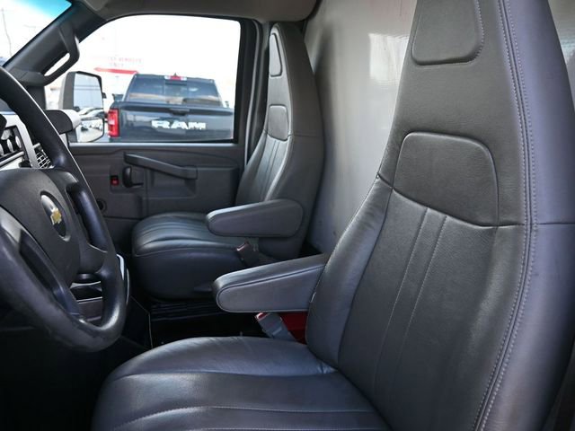 Used 2017 Chevrolet Express 3500 image 4