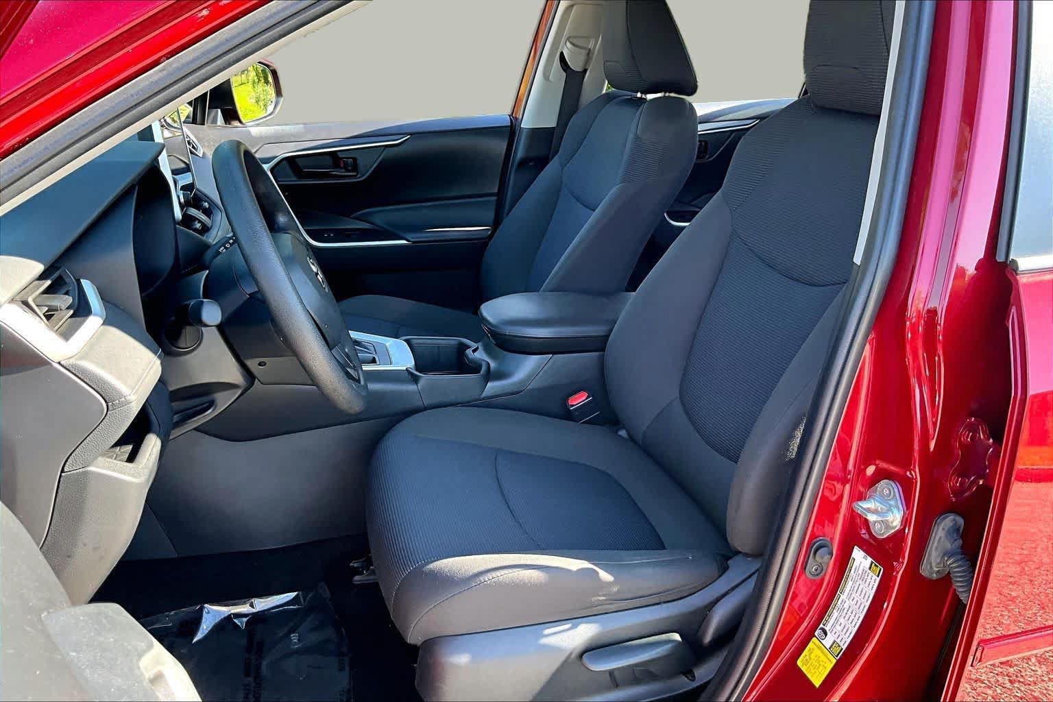 Used 2023 Toyota RAV4 LE AWD/4WD image 8