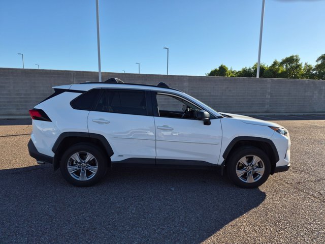 Used 2022 Toyota RAV4 LE AWD/4WD image 4