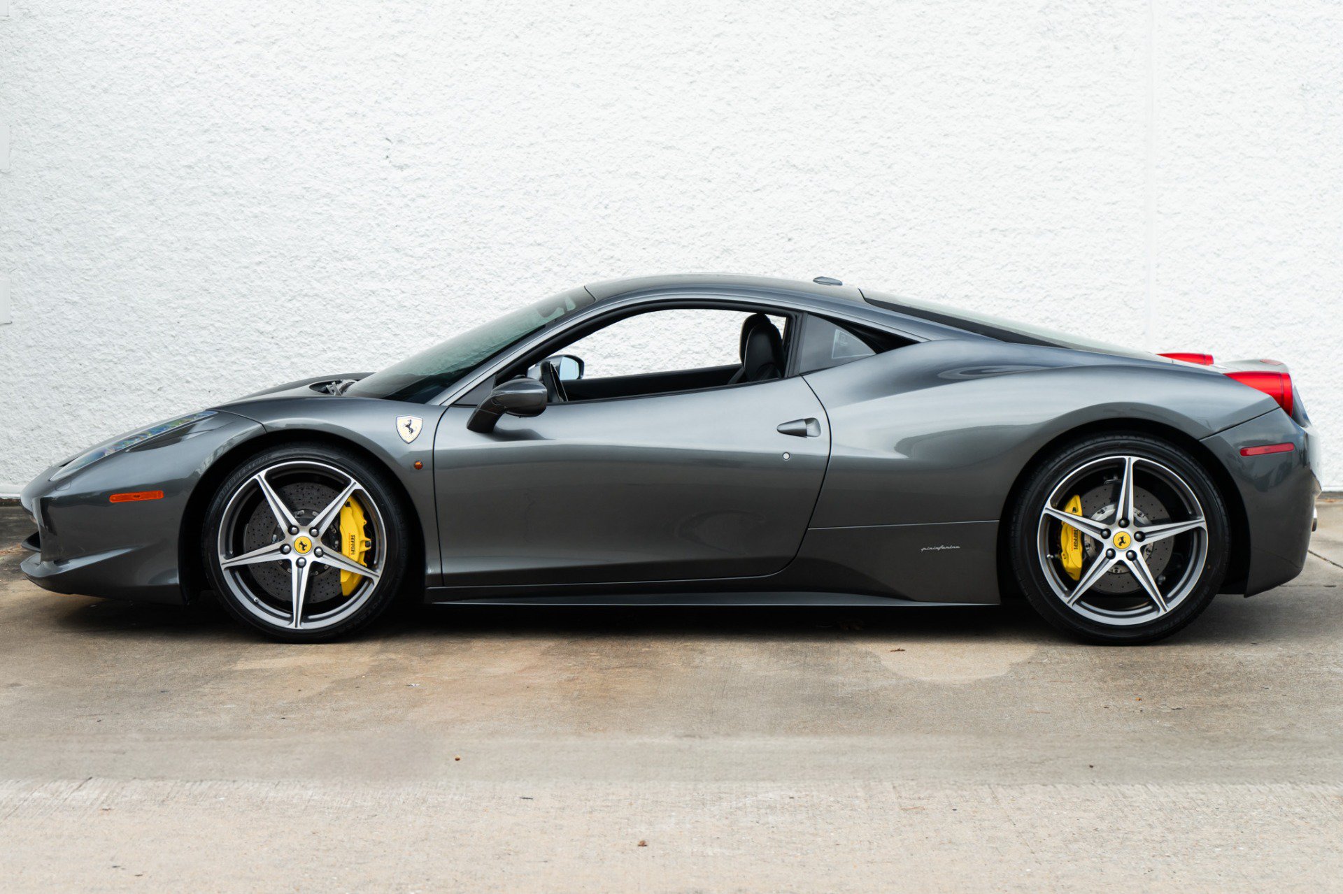 Used 2013 Ferrari 458 Italia Coupe RWD image 8