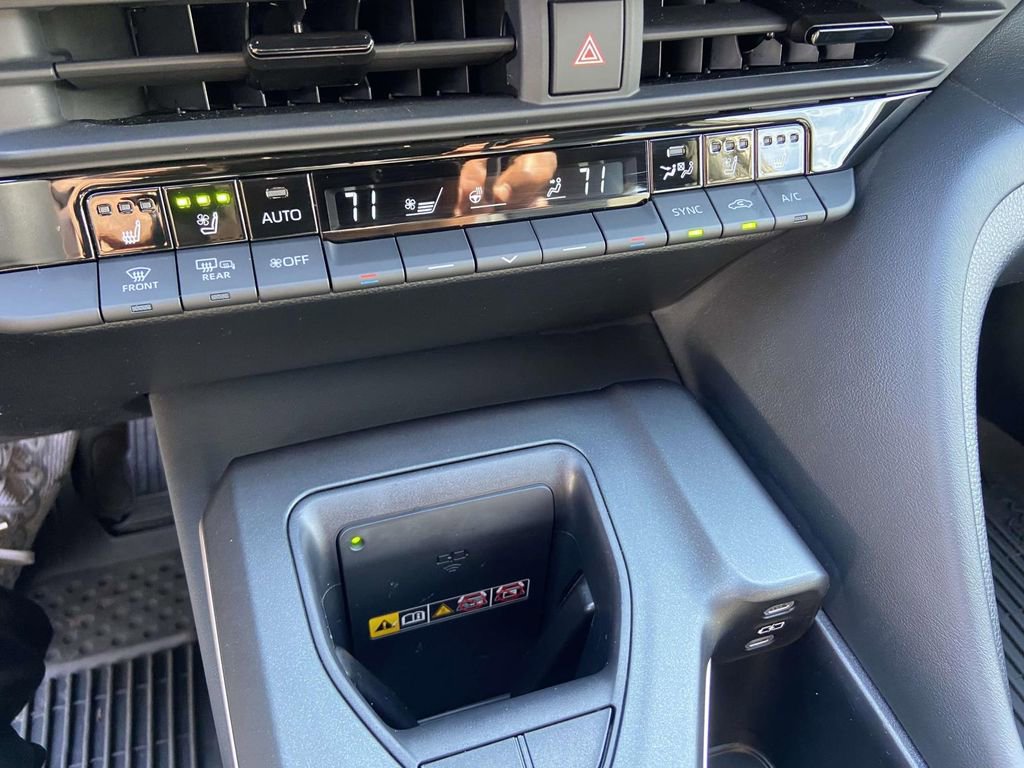 Used 2023 Toyota Crown Limited image 26