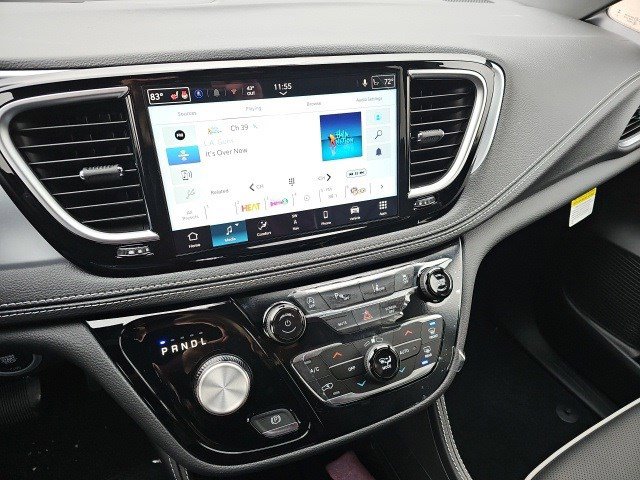 New 2026 Chrysler Pacifica Limited image 25