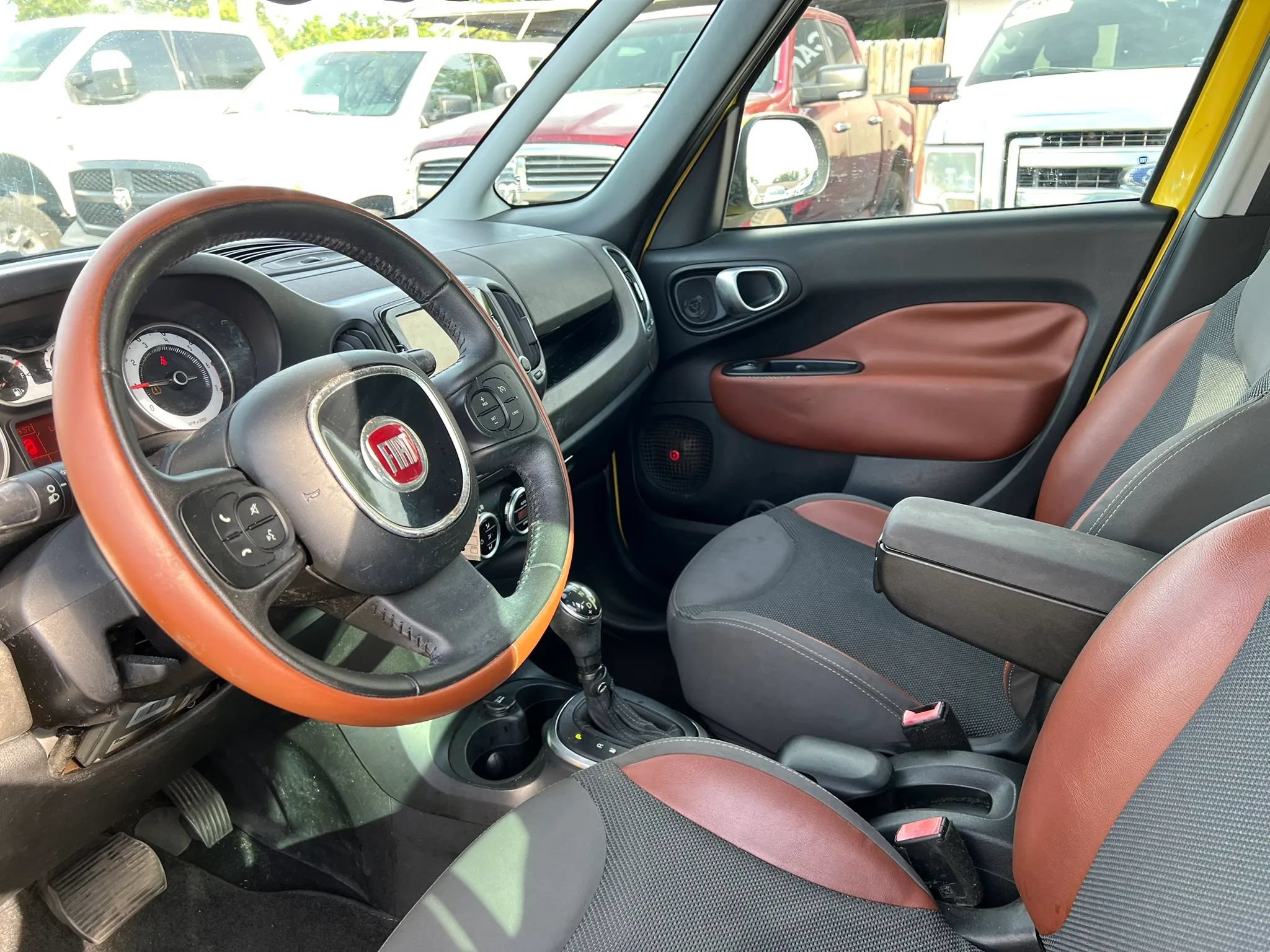 Used 2014 FIAT 500L Trekking w/ Popular Equipment Group FWD image 9