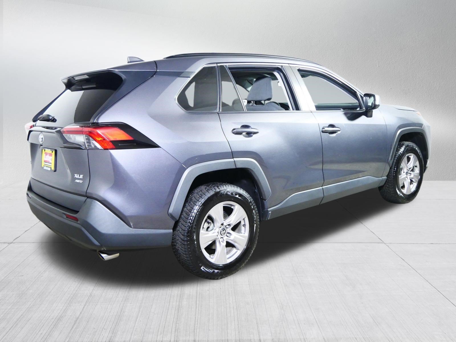Used 2022 Toyota RAV4 XLE AWD/4WD image 7