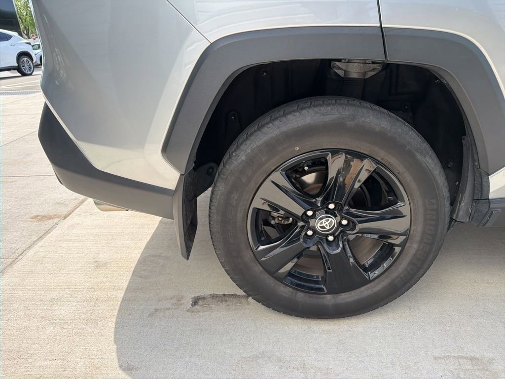 Used 2022 Toyota RAV4 XLE AWD/4WD image 15