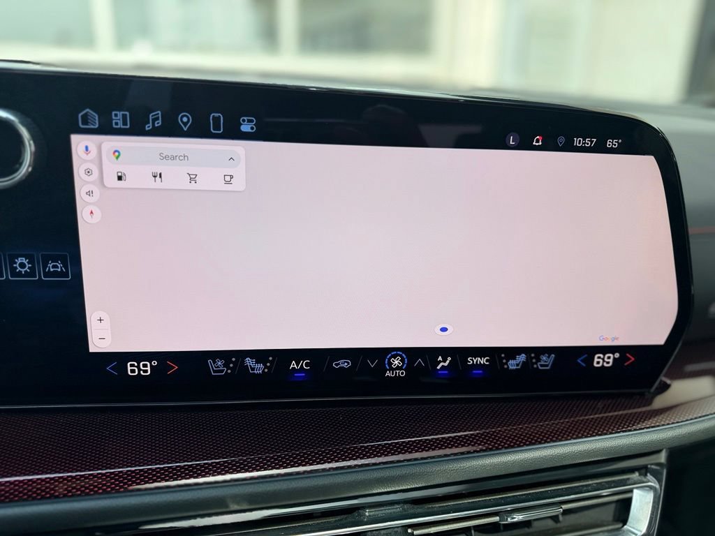 Used 2025 Chevrolet Traverse RS w/ LPO, Floor Liner Package FWD image 16