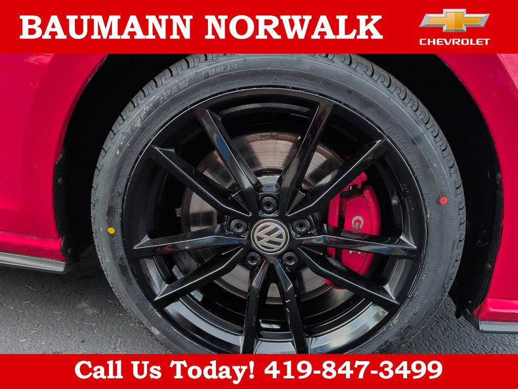 Used 2021 Volkswagen GTI SE FWD image 10