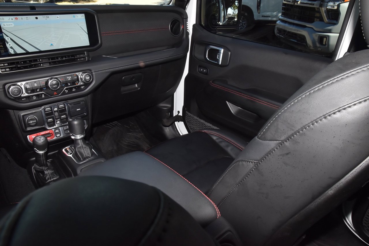 Used 2025 Jeep Gladiator Rubicon AWD/4WD image 17