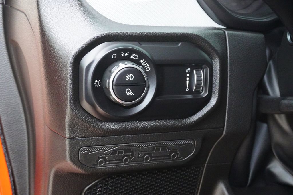 Used 2025 Jeep Gladiator Sport AWD/4WD image 23