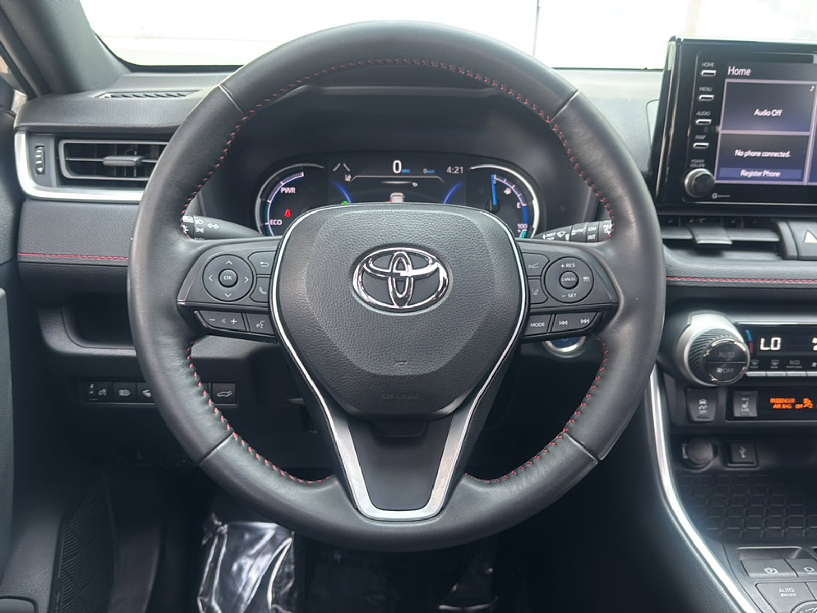 Used 2022 Toyota RAV4 SE w/ Weather & Moonroof Package image 2