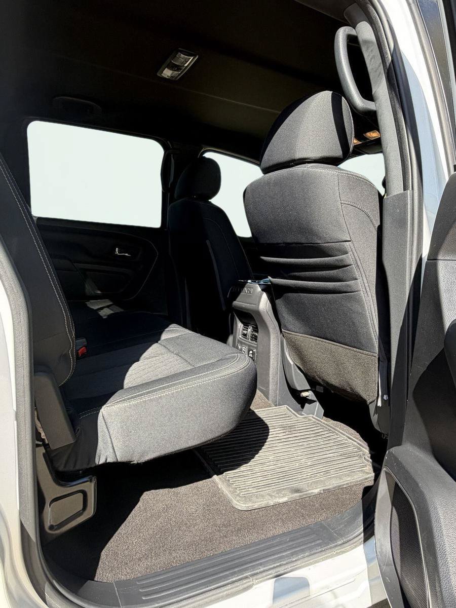 Used 2019 Nissan Titan SV w/ SV Convenience Package AWD/4WD image 17