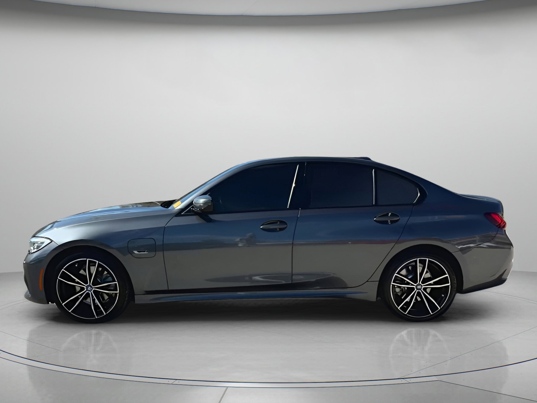 Used 2022 BMW 330e w/ M Sport Package image 16