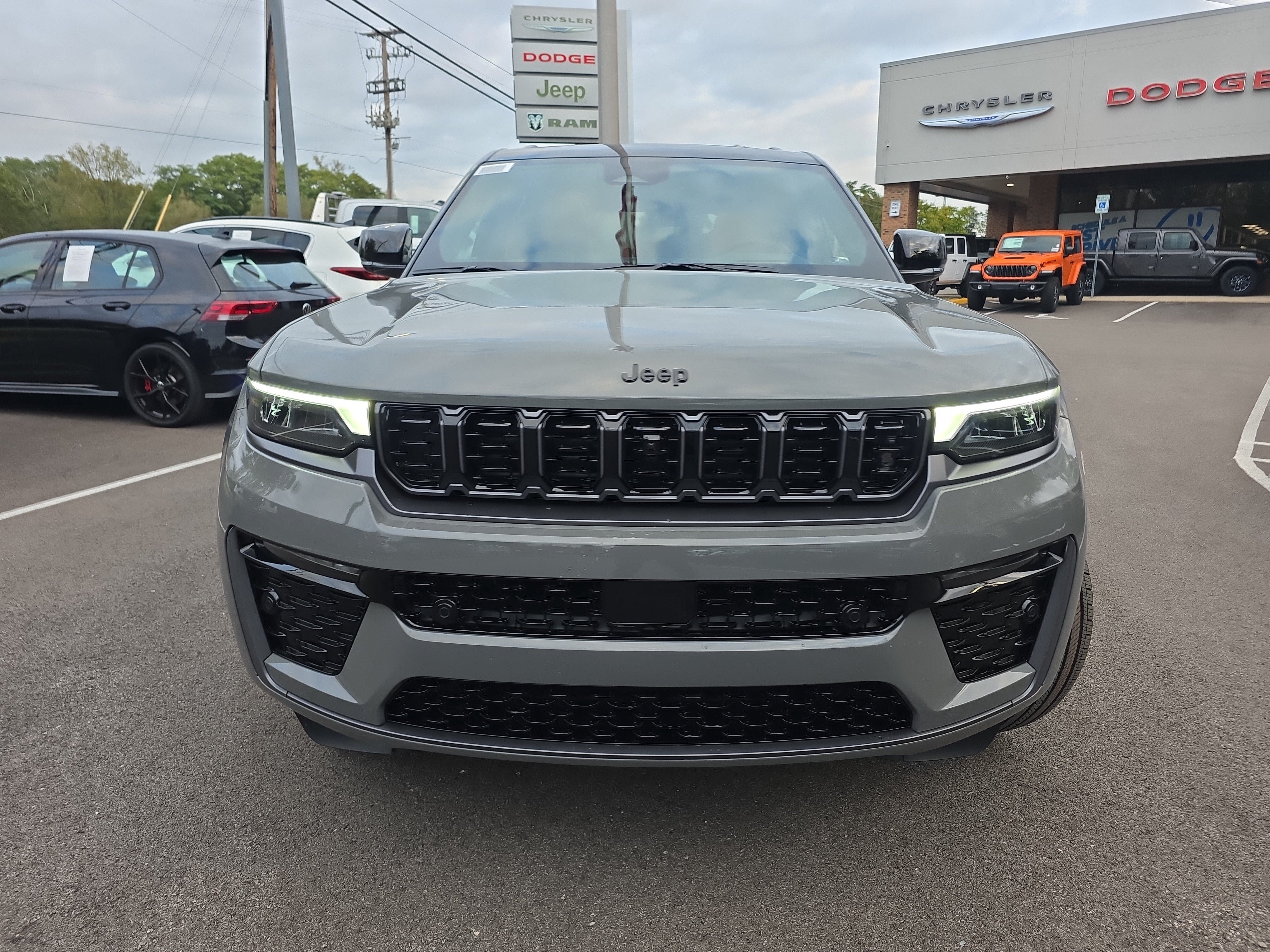 New 2027 Jeep Grand Cherokee Summit AWD/4WD image 24