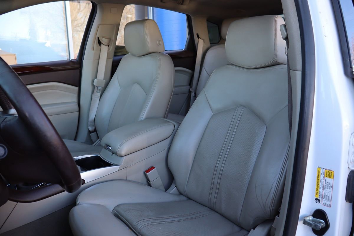 Used 2015 Cadillac SRX Luxury w/ Driver Awareness Package image 9